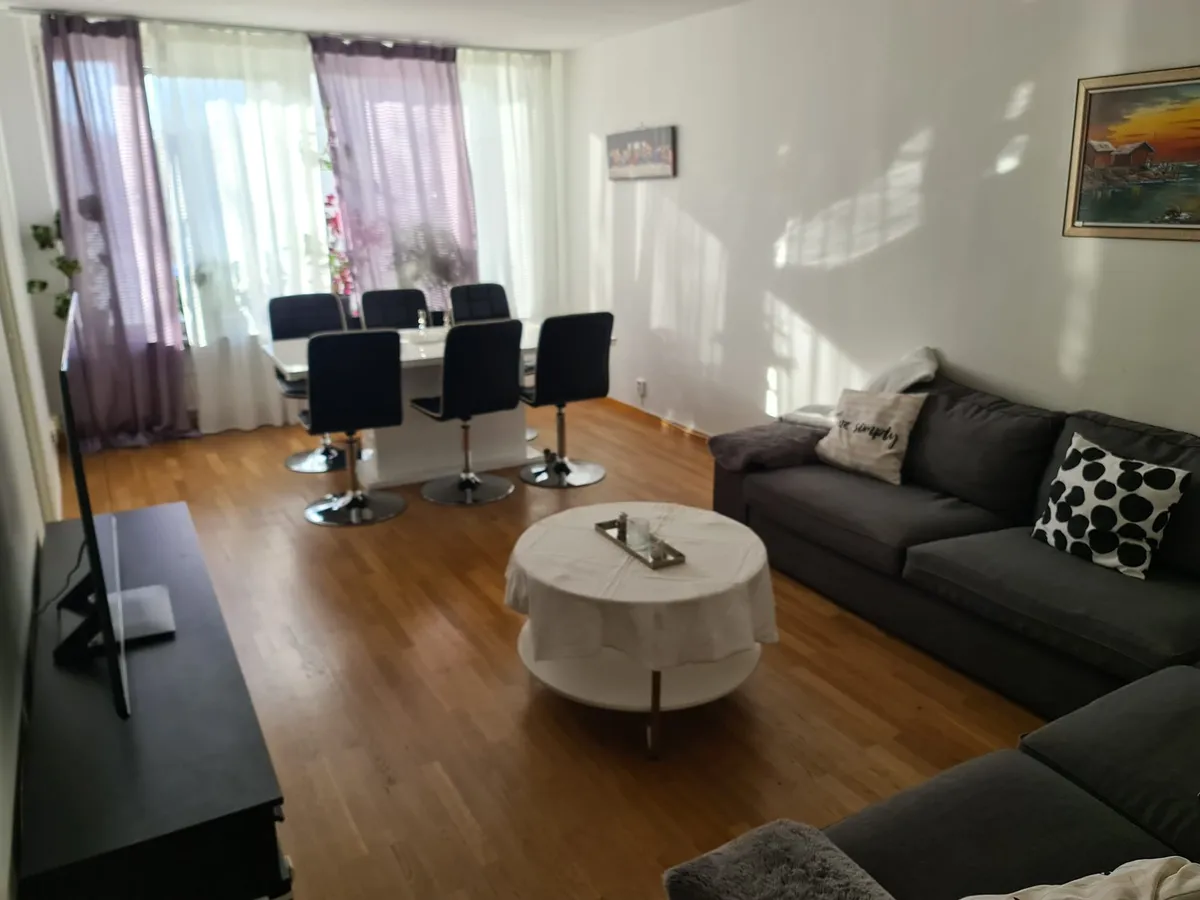 Slånbärsvägen i Danderyd