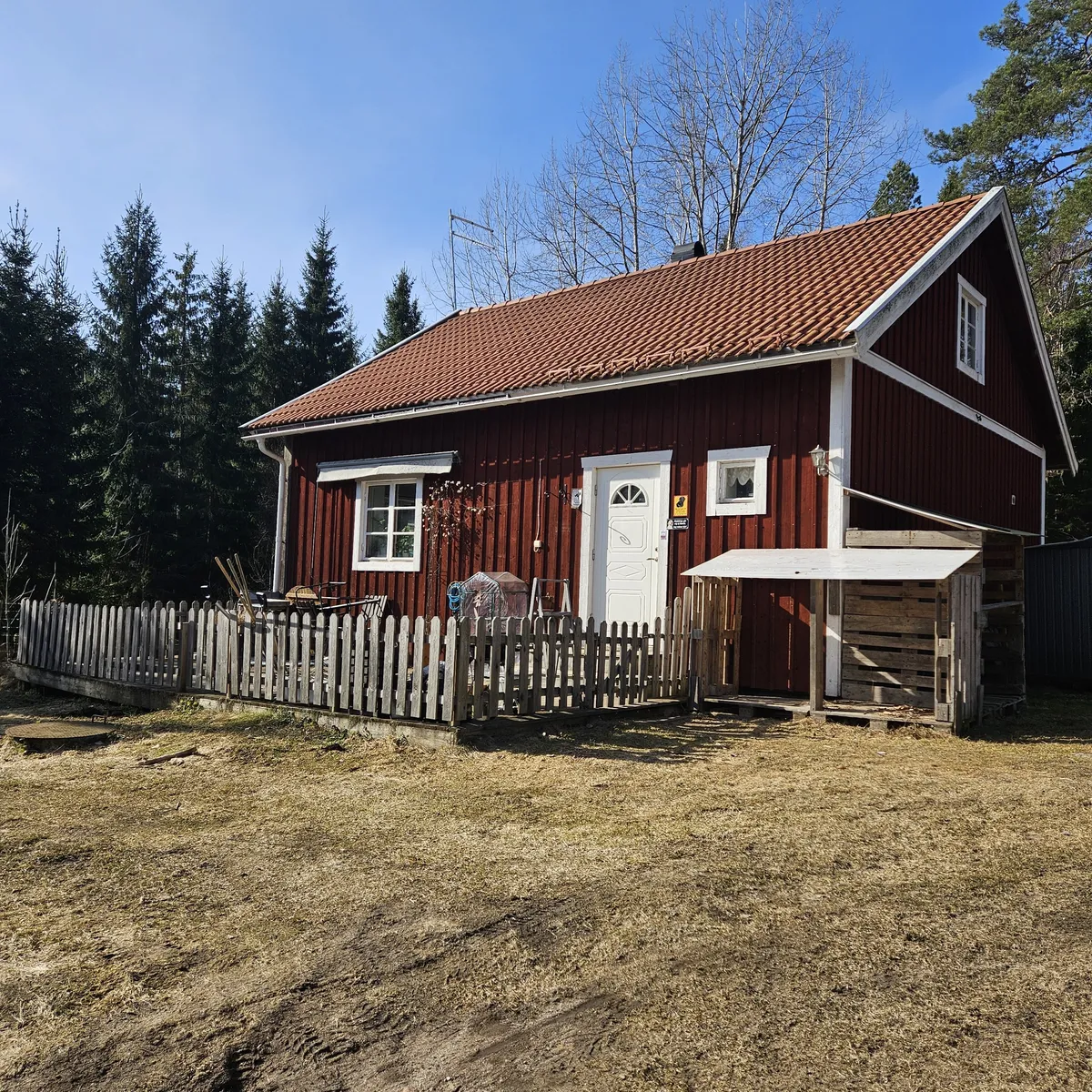 Hus på Hallsbovägen i Hedesunda